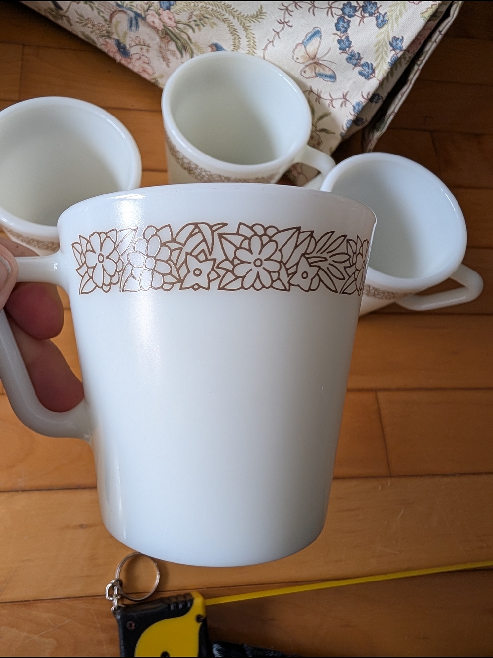 4 Vtg Pyrex Mugs - Picture 3 of 6